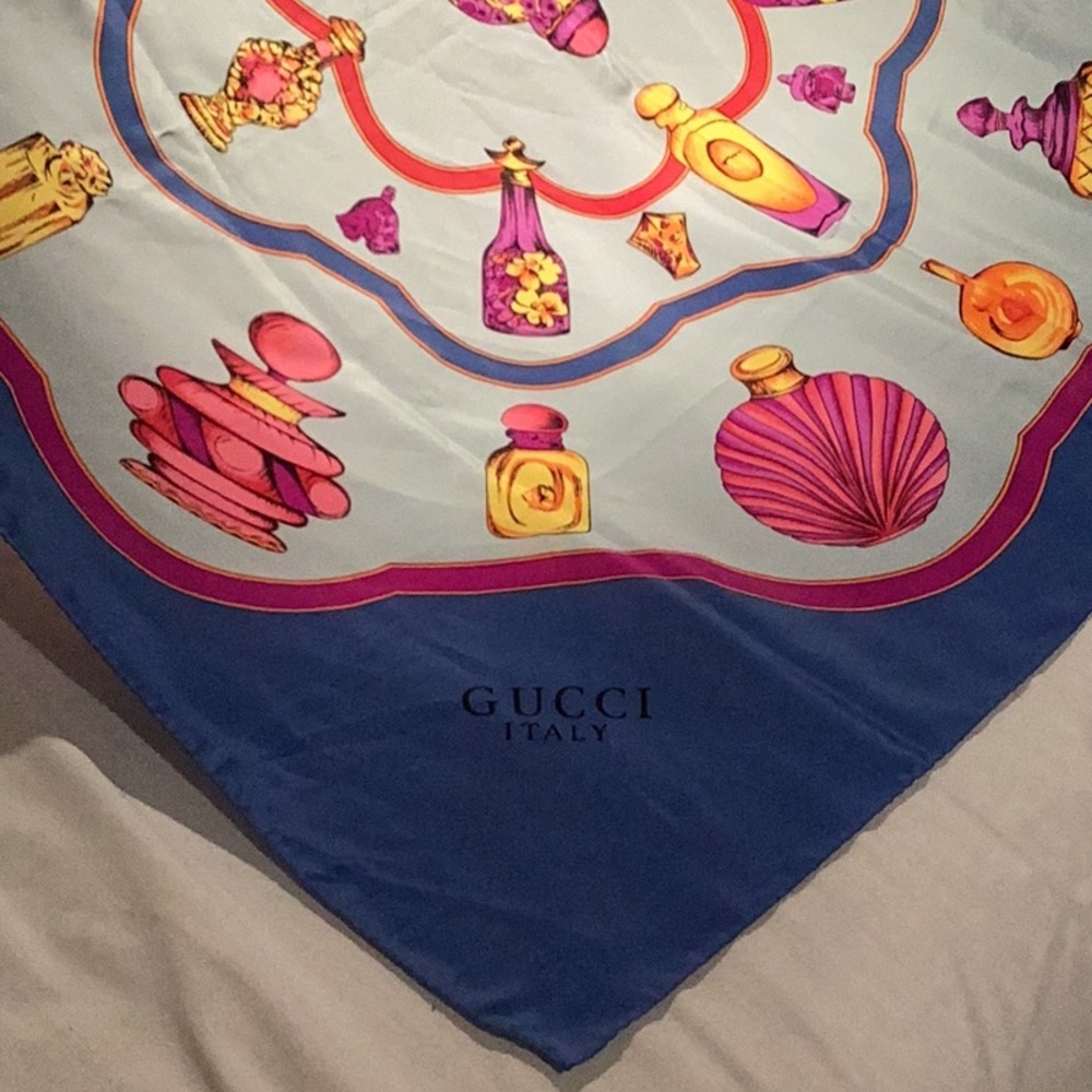 Vintage Gucci Floral Perfume Bottle Silk Scarf RARE - Picture 4 of 4